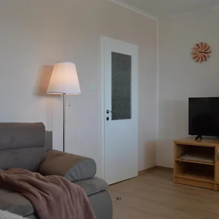 Apartment & Anka