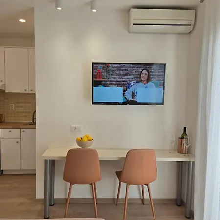 Apartment & Anka