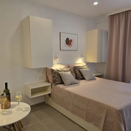Apartment & Anka *