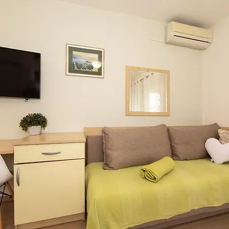 Apartment & Anka Tucepi