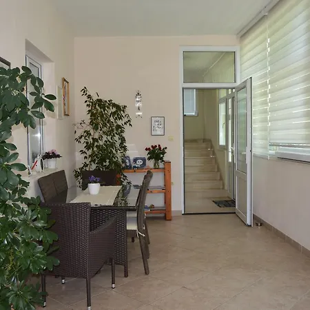 Apartment & Anka *