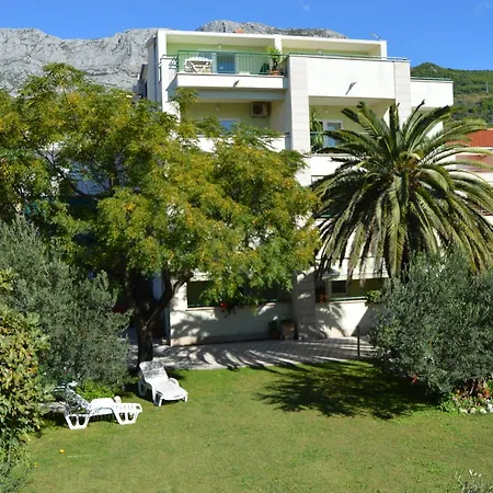 Apartment & Anka